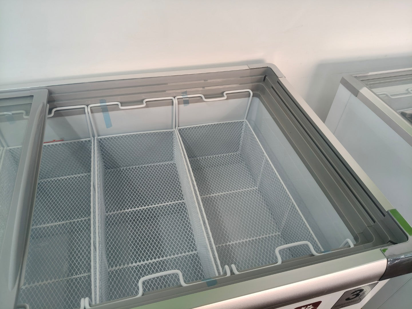 European-Style Island Freezer Cabinet - Commercial Reach-In Deep Freezer for Supermarkets, Restaurants & Retail Stores