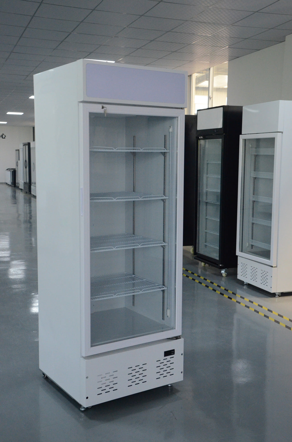 Commercial Upright Refrigerated Display Case - Glass Door Cooler for Convenience Stores, Supermarkets, Bakeries & Café Drinks Storage