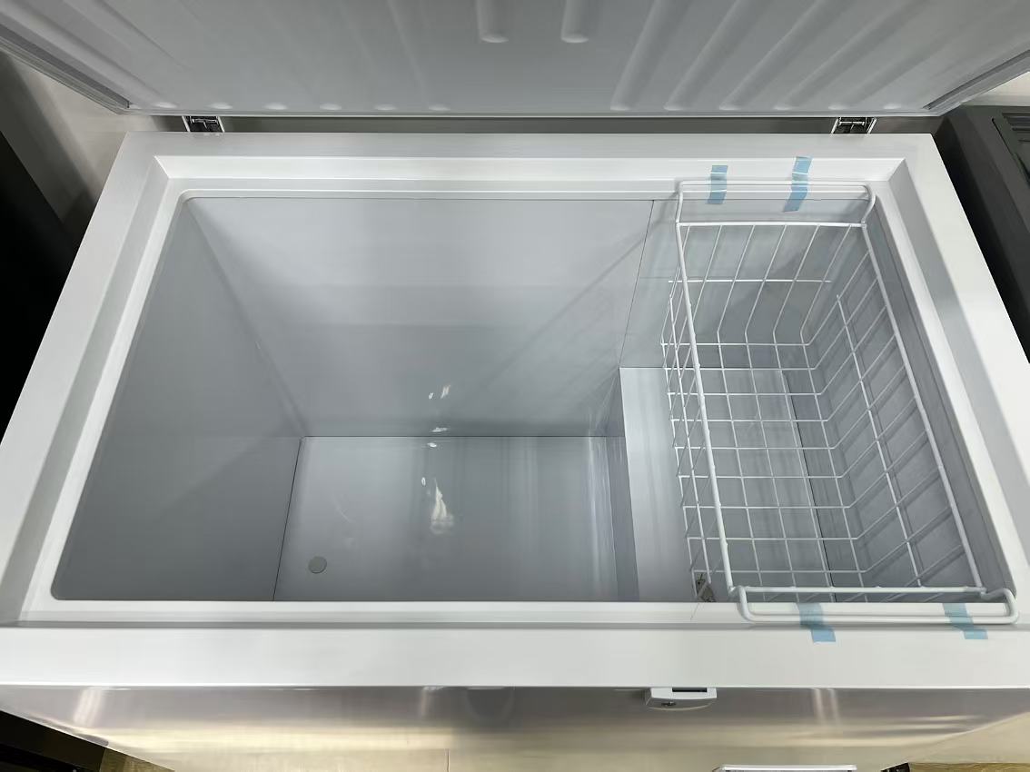 Large-Capacity Single-Door & Multi-Door Horizontal Refrigerator-Freezer with Storage Baskets, Adjustable Temperature, Eco-Friendly & Quiet Operation, Ideal for Freezing Food Storage in Homes, Malls & Stores