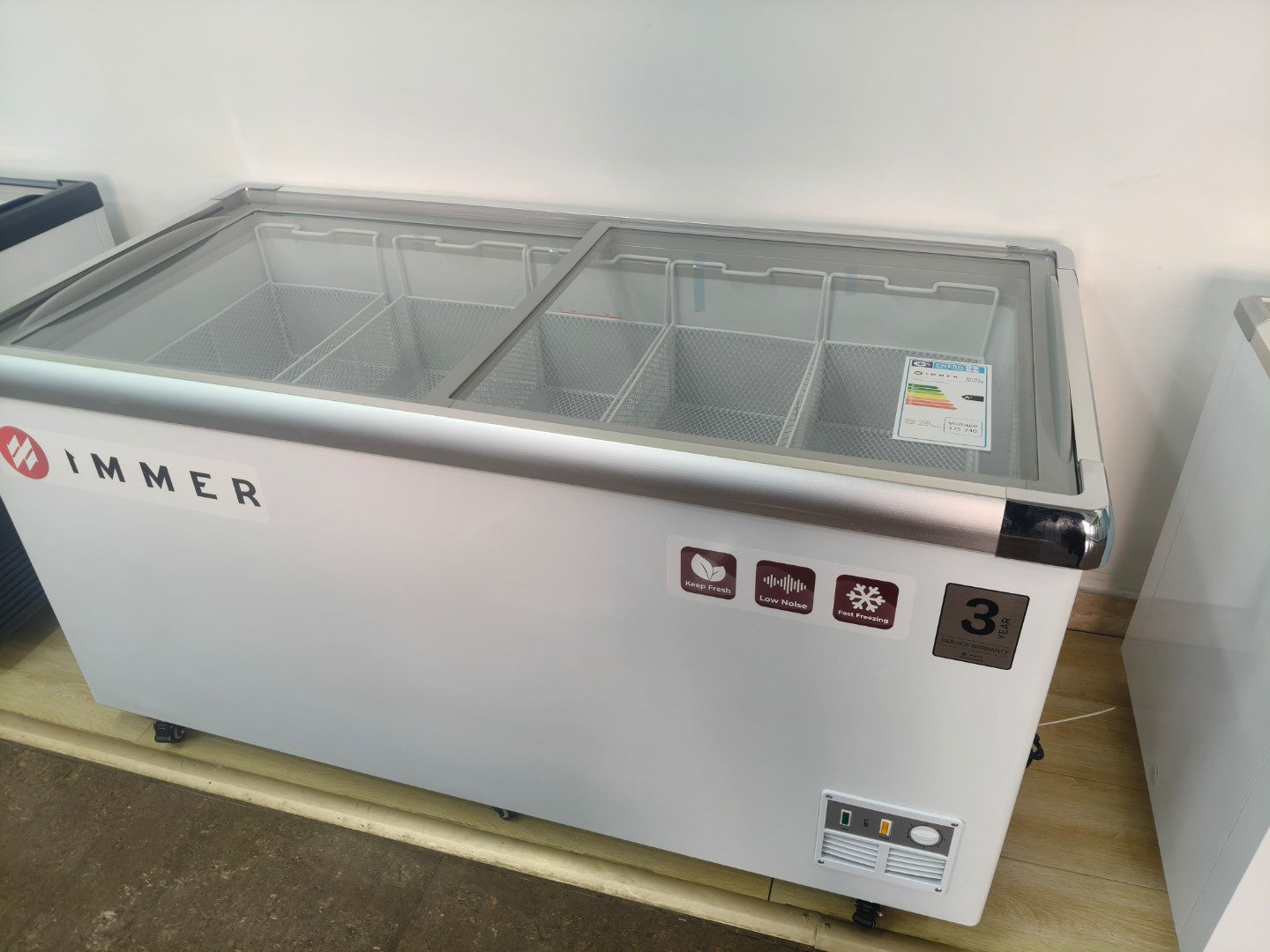 European-Style Island Freezer Cabinet - Commercial Reach-In Deep Freezer for Supermarkets, Restaurants & Retail Stores