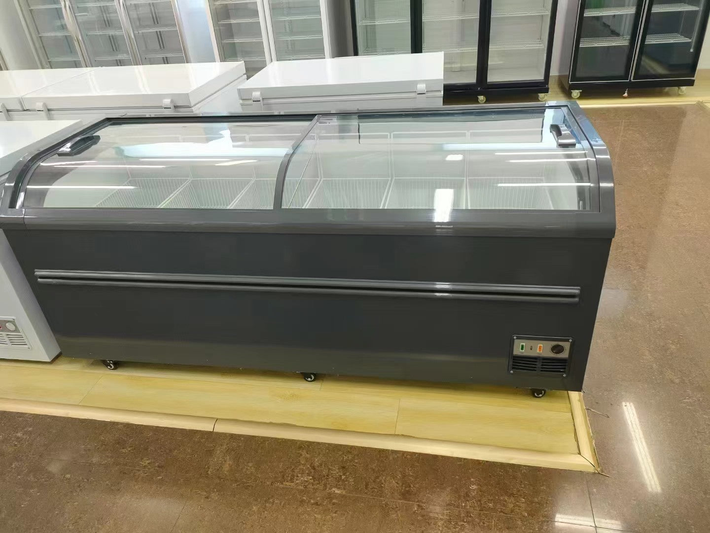 Curved Glass Combination Island Freezer - Commercial Display Freezer with Sliding Doors for Supermarkets